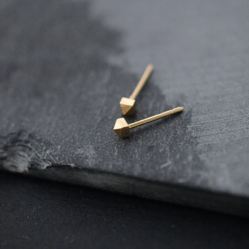 Fashion stud earrings for men boys pyramid Cone style studs earlobe women piercing 925 silver jewelry party punk accessories