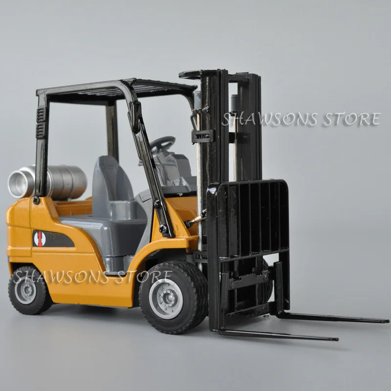 

1:25 Scale Diecast Metal Truck Model Toy Forklift Crane Convertible Miniature Replica Collectible