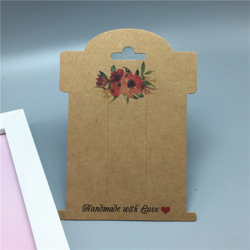 Porte-cartes d\'emballage en papier kraft fait à la main avec amour, présentoirs de bijoux, étiquettes pour collier, boucle d\'oreille, épingle à