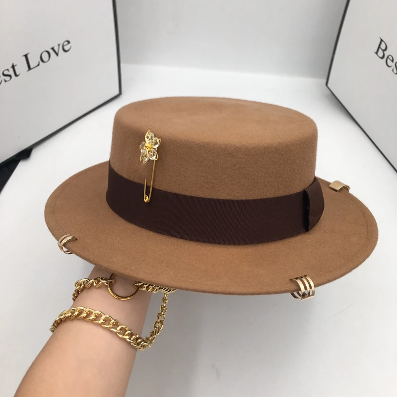 Black cap female British wool hat fashion party flat top hat chain strap and pin fedoras for woman for a street-style shooting