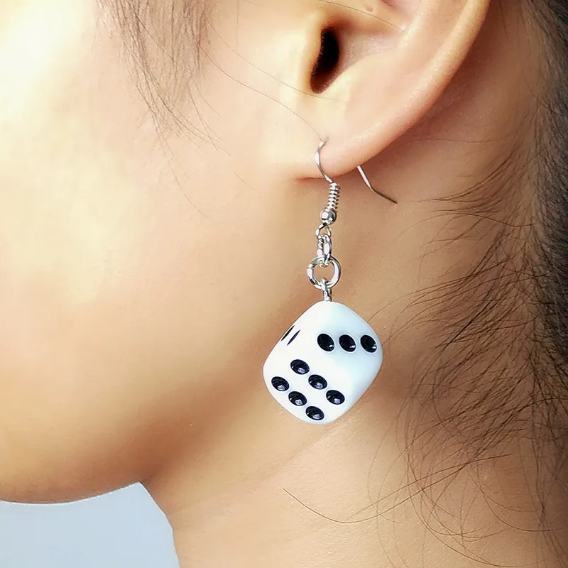 Aihua Heißer Verkauf Weiß Schwarz Farbe Platz Würfel Ohrringe für Frauen Lustige Digitale Würfel Ohrringe Femme Bijoux Brincos Berloques – Detail 2