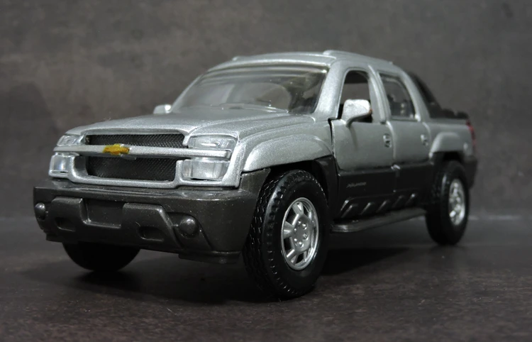 

New Special Die Cast Metal 1/32 Tahoe Classic American Car Model Home Display Collection With Packaging