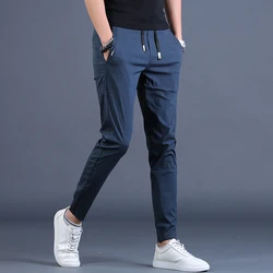 Pantaloni sportivi Casual estivi pantaloni uomo moda stile coreano blu pantaloni Slim Fit con coulisse