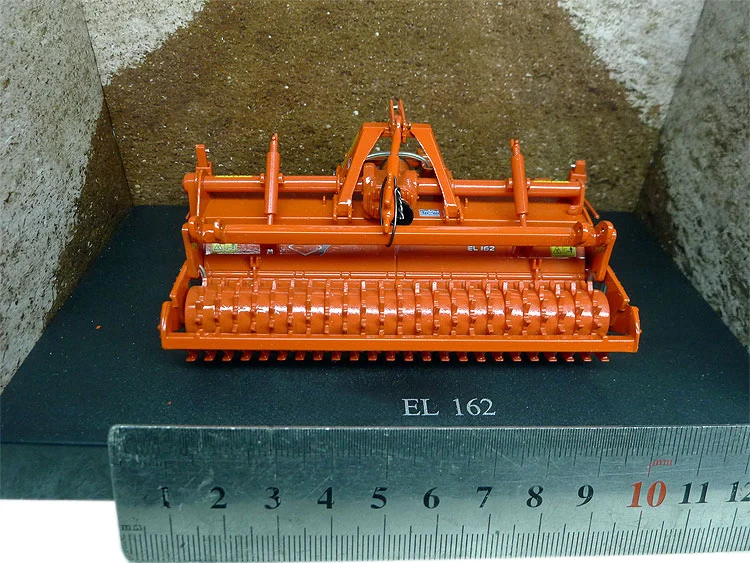 Fine 1:32 4199 El 162 land reclamation machine  Tractor parts model  Alloy collection model