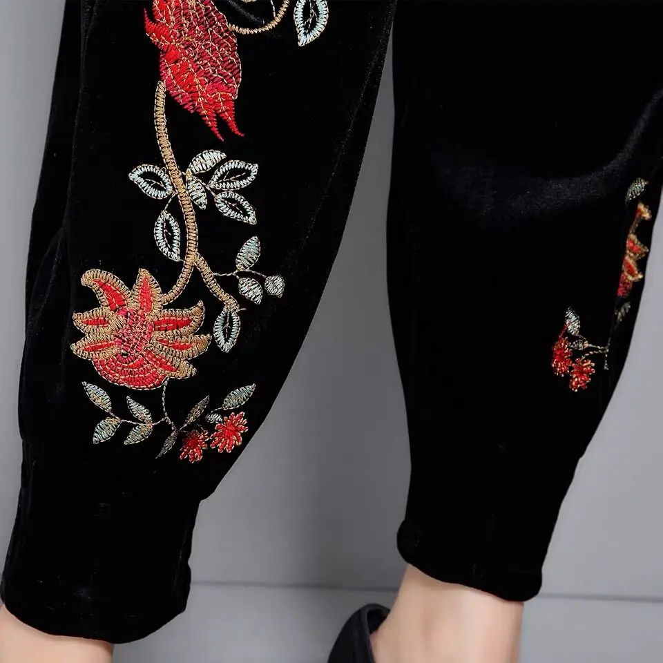 Pantaloni da donna Plus size pantaloni in velluto a vita alta pantaloni alla caviglia con ricamo nero pantaloni larghi da donna Casual