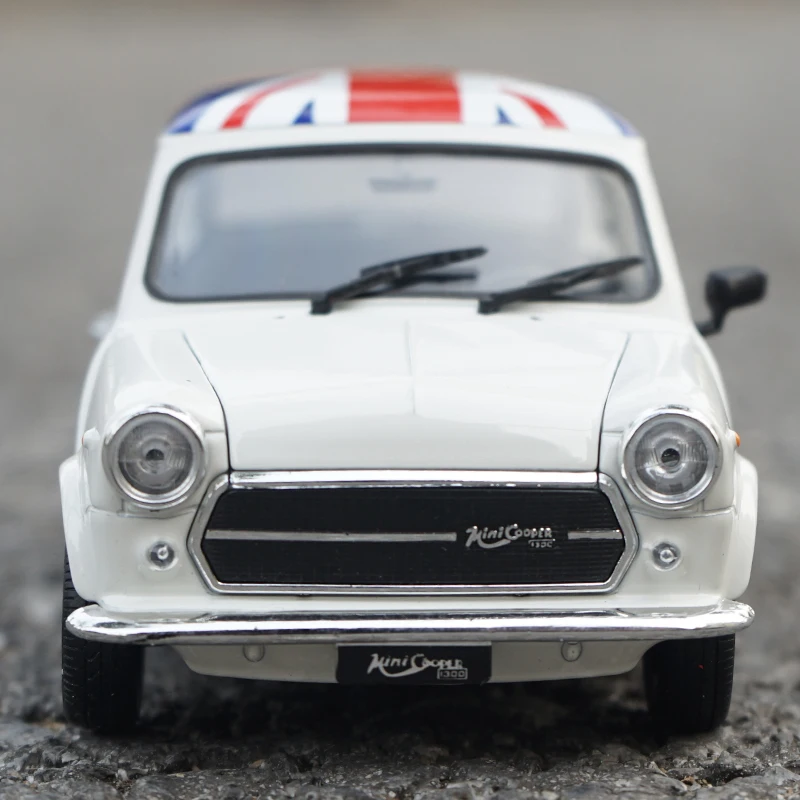 WELLY 1:24 BMW MINI Cooper 1300 Alloy Car Model Diecasts & Toy Vehicles Collect Car Toy Boy Birthday gifts