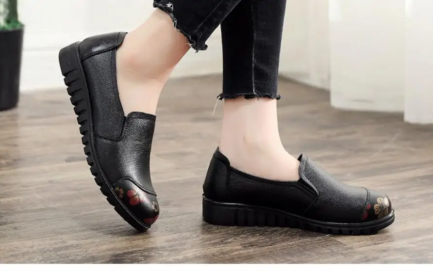 New Woman Flats Genuine Leather Shoes Slip On Ballet Flats Women black printing Woman Shoes Round head retro Soft Loafers Shoes