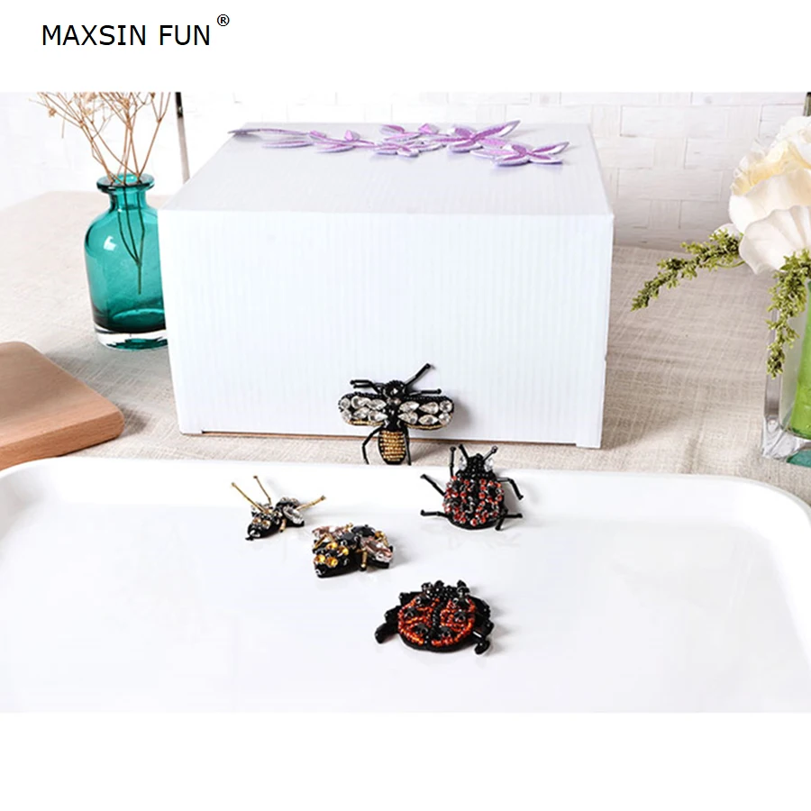 MAXSIN FUN 1PC Flowers Birds Butterfly Insects Bee Beads Patches For Clothing Sew On Sequin Bags DIY Rhinestone Stickers