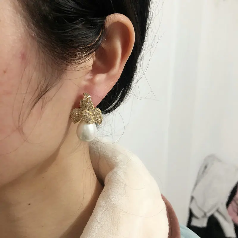 حلق متدلي من Bilincolor Fashion مصنوع من أوراق اللؤلؤ الأبيض الذهبي دبي للنساء #3