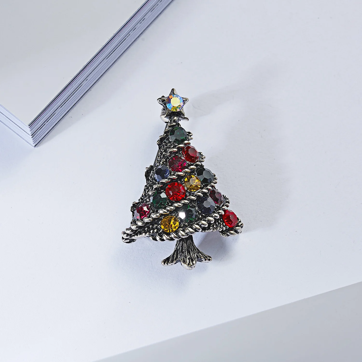 Rinhoo Christmas Tree Brooch for Women Rhinestone Crystal Xmas Tree Lapel Pins Winter Festival Badge New Year Party Gift Jewelry