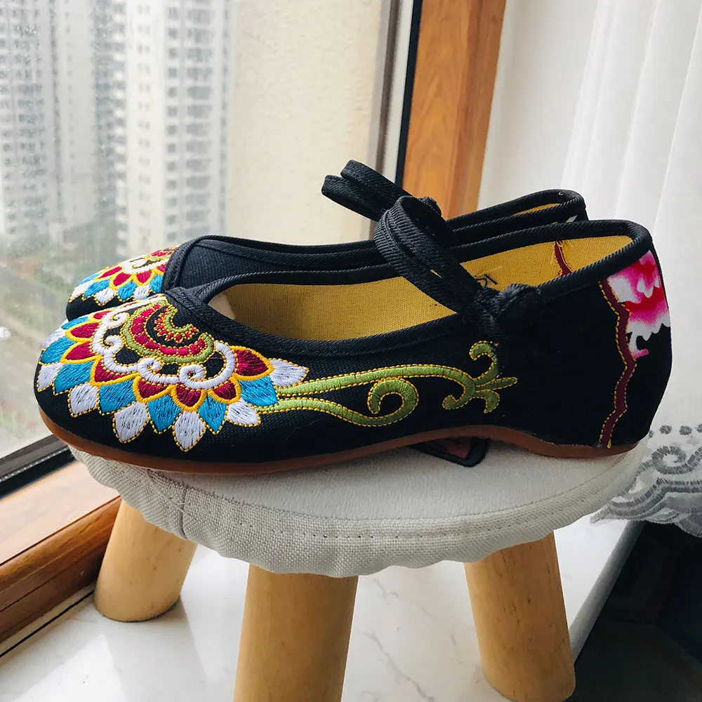 Veowalk Handmade Fashion Women's Ballet Flat Shoes,Ladies Old Peking Flats With Buddhism Totem Embroidery Soft Sole Casual Shoes