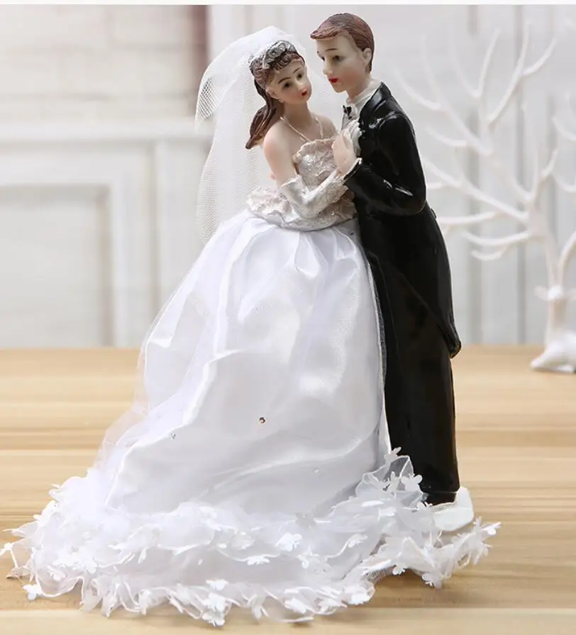 Resin sets the bride and groom figures Valentine's day girl gift girlfriend crafts married Cake decoration wedding romance Doll