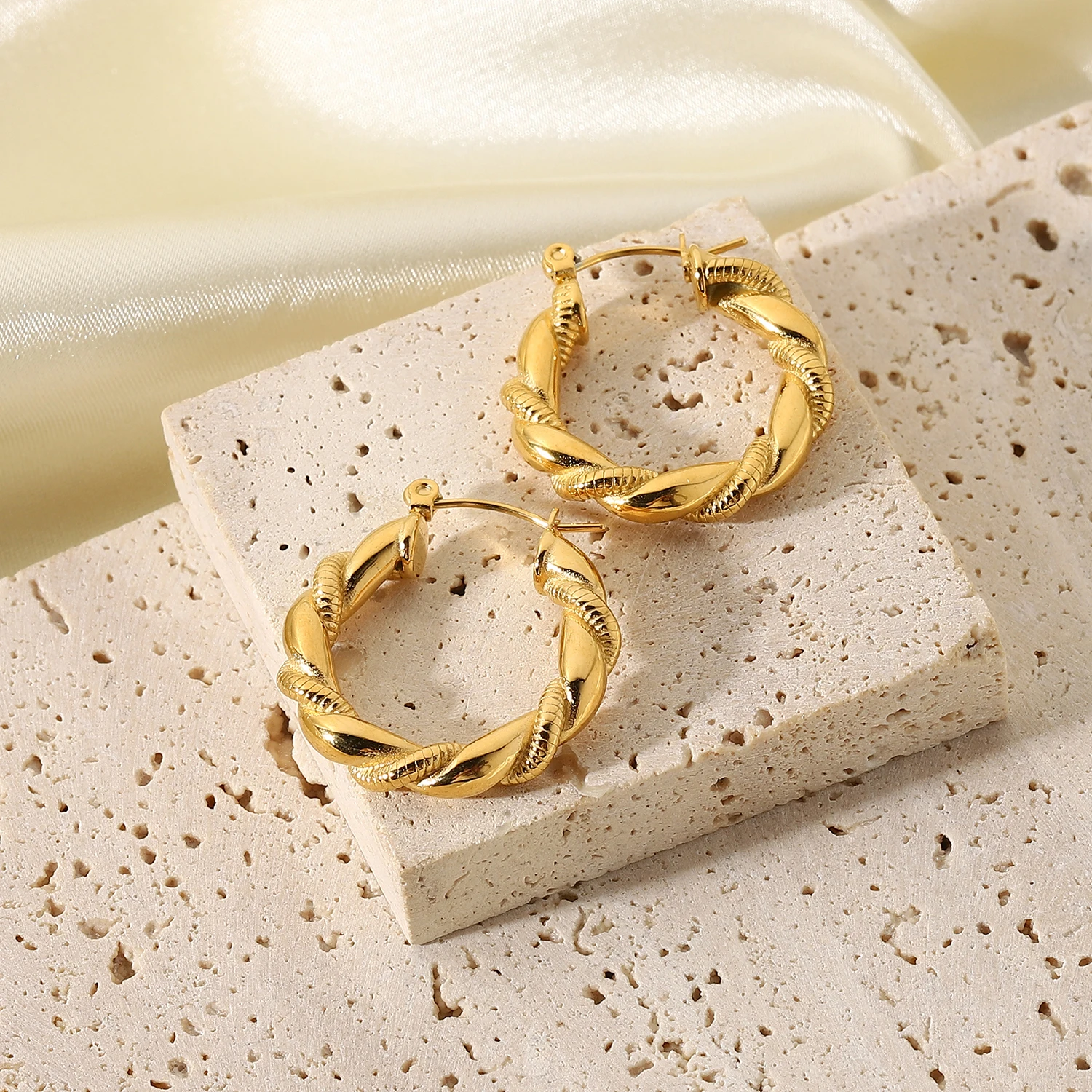 18K Gold Plated Stainless Steel CC Shape Circle Earrings Jewelry Twisted Hoop Earrings For Women