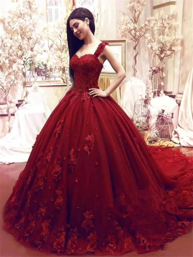 Vestido de bola de encaje rojo Quinceañera vestidos 2020 cuello redondo tul 3D Apliques de encaje con cuentas de barrido fiesta princesa vestidos de graduación