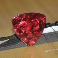 Lote de 50 púas de guitarra de celuloide, de perlas rojas de 0,71mm, triangulares grandes y redondeadas, 50 piezas