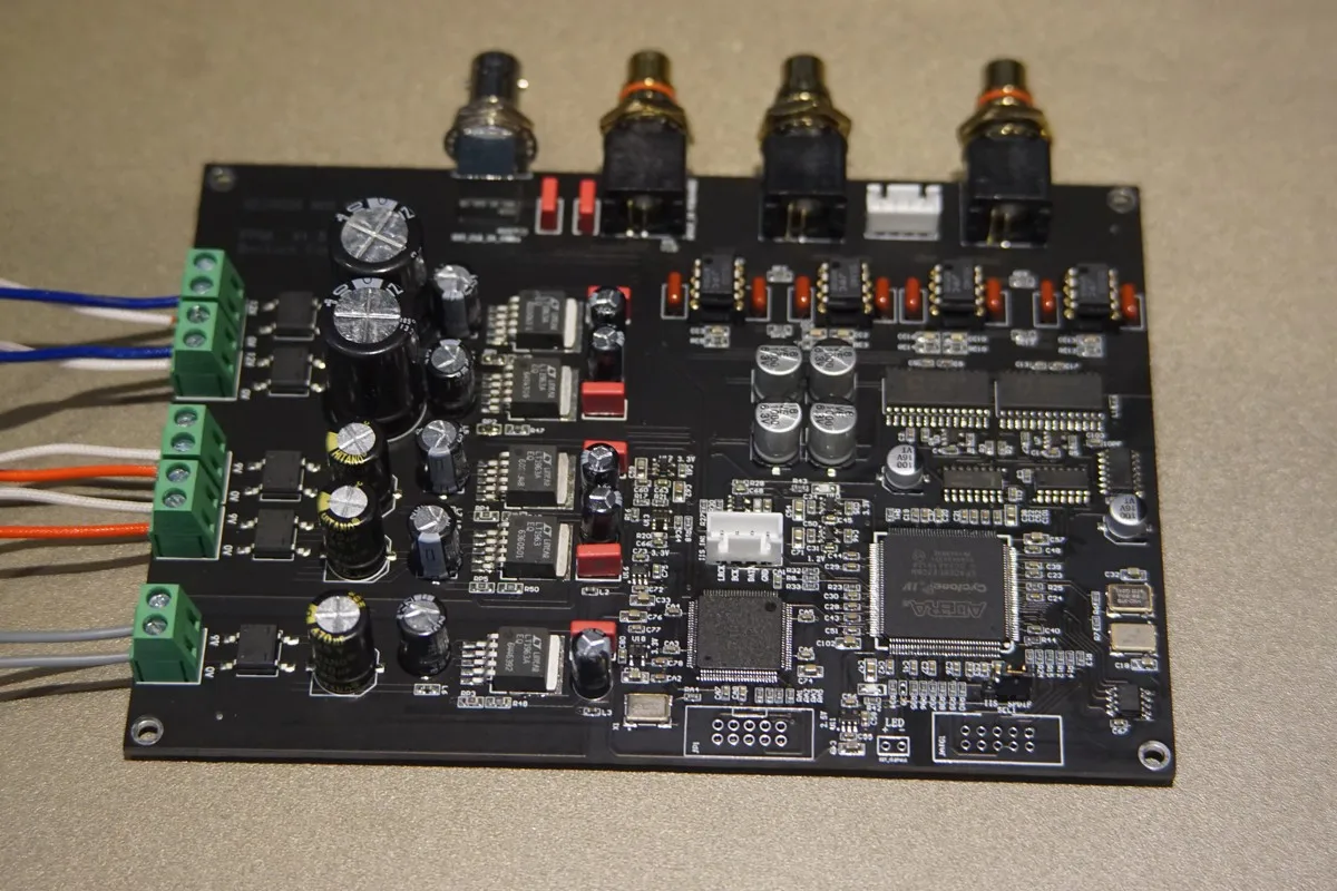 

New Dual AD1865R NOS DAC vinyl style decoder board dual FPGA clock asynchronous processing R2R decoding