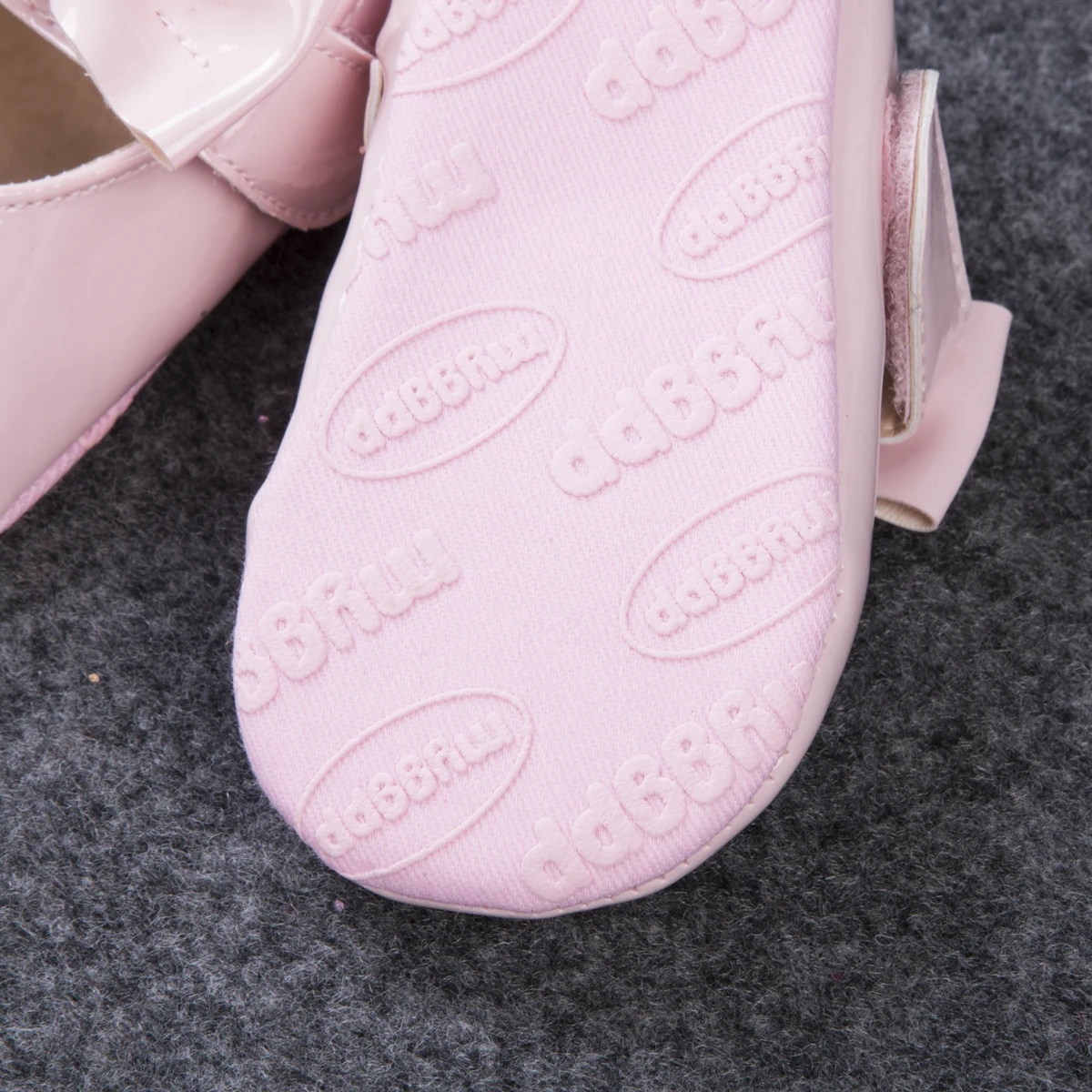 신생아 여아용 미끄럼 방지 블링 유아용 침대 유모차 신발, 미끄럼 방지 활, 단단한 가죽, 부드러운 밑창, 프리 워커, 인기 상품