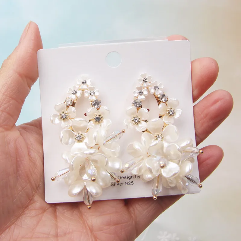 MWsonya Fashion Palace Style Korean Pearl Flowers Dangle Earrings for Women Rhinestone Wedding Earrings Exquisite Party Earrings