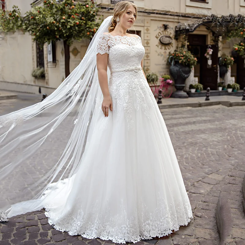 Customized Weilinsha Modest Lace Appliques A-Line Plus Size Wedding Dresse Sweep Train Boat Neck Short Sleeves Tulle Bridal Gown