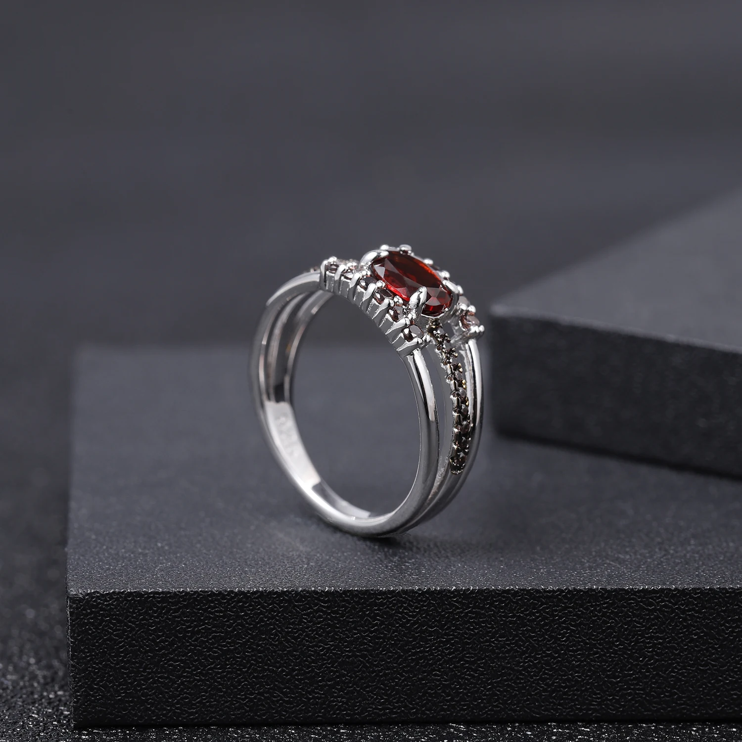 GEM'S BALLET 0.95Ct Natural Red Garnet Rings 925 Sterling Silver Vintage Ring for Women Anniversary Birthstone Ring Fine Jewelry