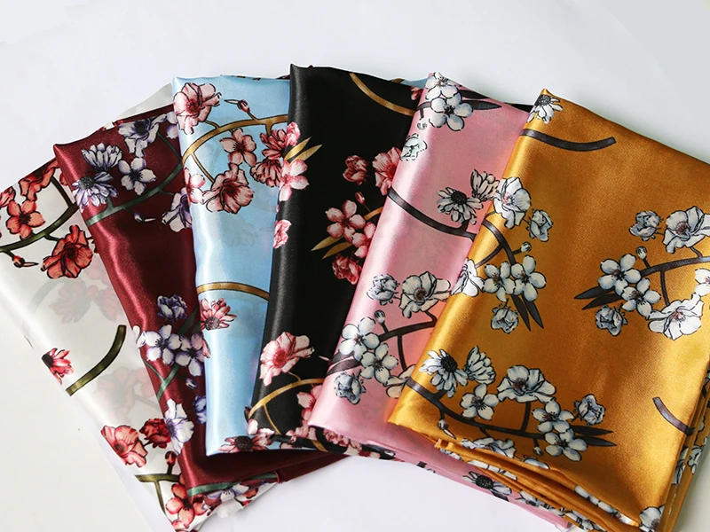 By Meter Blumen-Satin-Stoff, glänzend, weich, Schal, Hemd, Nachtwäsche, Material Charmeuse – Detail 3