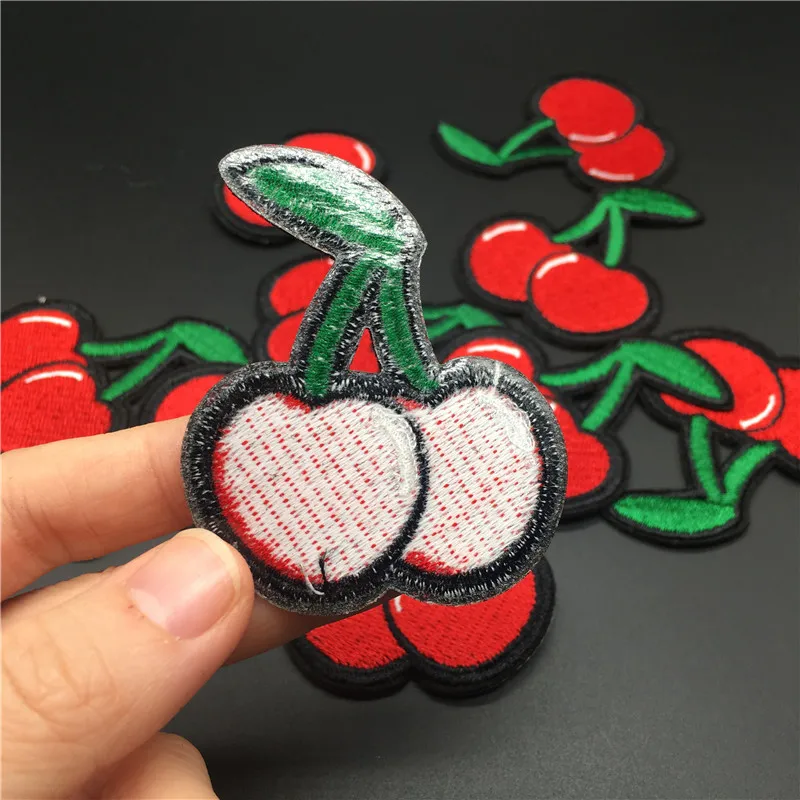 Parche de ropa bonito de fruta de cereza, tamaño: 4,8x5,6 cm, parche bordado Diy para planchar, pegatina para ropa, camiseta para niñas, apliques de