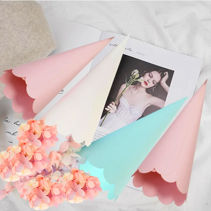 100PCS Petal Cones Paper Cones Holder Candy Wedding Confetti Cones for Petals Lavender Wedding Favor Confetti Toss Party Decor