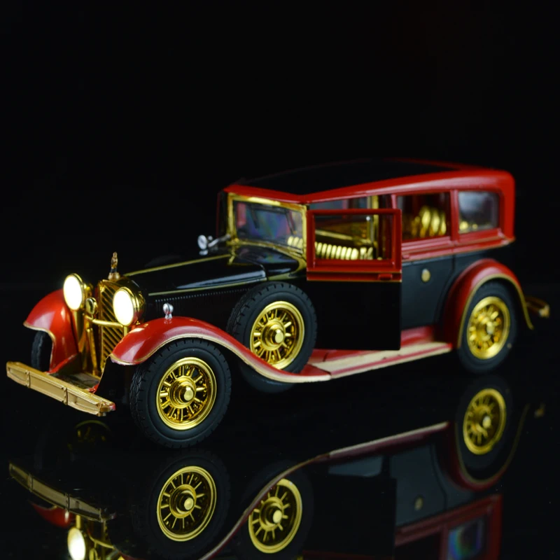 1:28 Retro Classic Car Alloy Car Model Diecasts Metal Vehicles Toy Old Car Model High Simulation Collection Ornament Kids Gift