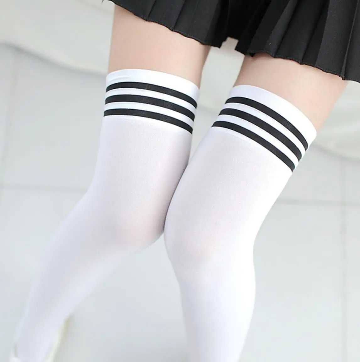 With  Cotton  Black  And  White   Stripes  Student    Socks   Female  Stockings  Thigh  Interesting   Q377