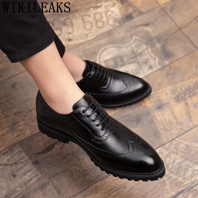 أحذية الزفاف الرجال فستان إيطالي رسمي البروغ أحذية الرجال الكلاسيكية Coiffeur فستان أسود أحذية خمر الرجال 2025 Zapatos Hombre Buty