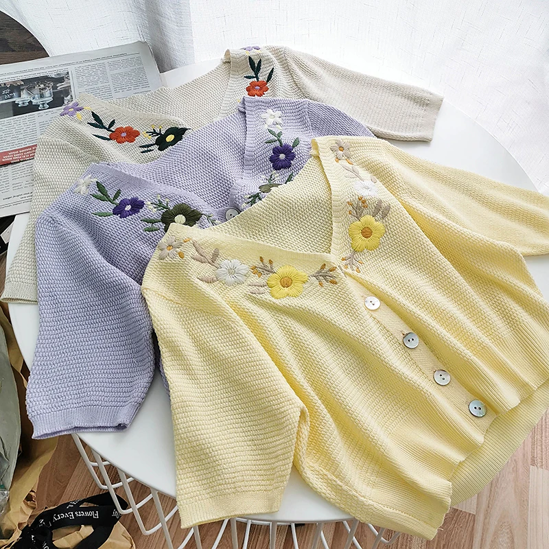 

OUMEA Women Knitted Cropped Cardigan Spring Autumn Floral Embroidery Buttons Front Short Sleeve Casual Sweater Blouse Vintage
