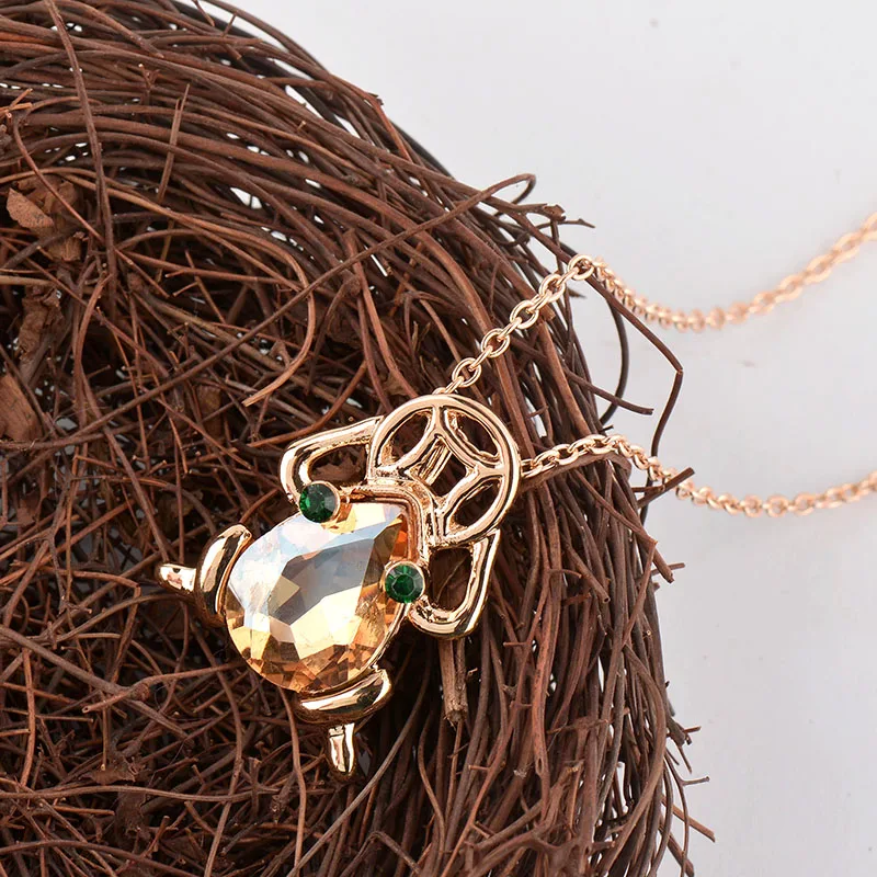 Funny Crystal Frog Shaped Pendant Necklace Golden Toad Rich Design Jewelry