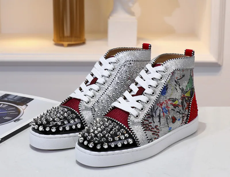 SHOOEGLE Brand Design Graffiti Rivets Men's High-Top Lace-up Shoes Sequins Decoration Patent Leather Round Toe Men's Sneakers