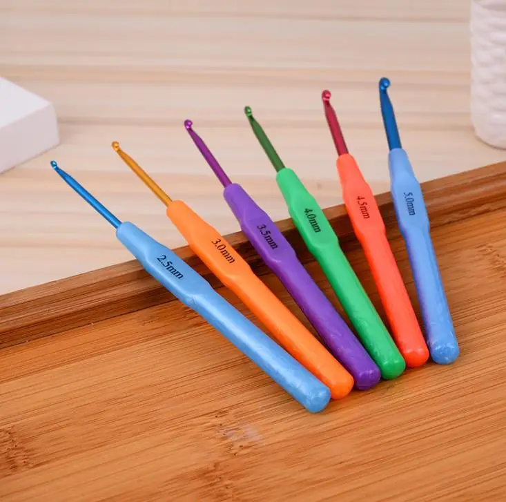 

200 sets Different size&multi-colour Plastic Crochet Hooks Knitting Needles 2.5 - 5 6pieces/bag SN3834