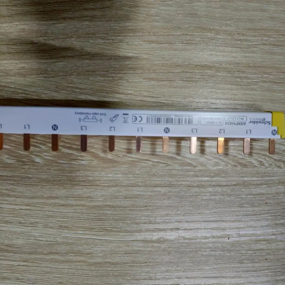 Busbar, copper connection line A9HLP424, 24 circuits can be connected to 6 4P circuit breakers 24x18mm comb bus