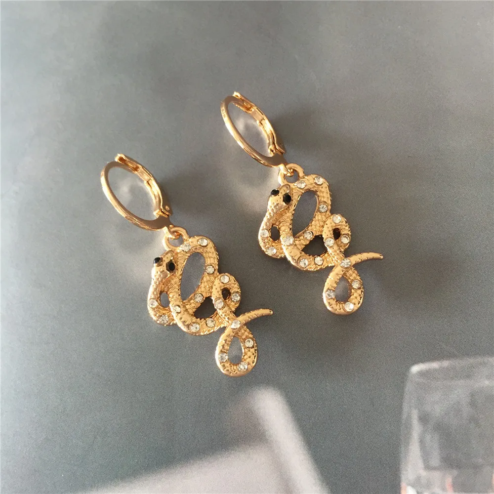 Wild Feminist Gold Color Plating Twist Snake Charm Hoop Earrings For Women Casual Elegant Sexy Girl Party Decoration Jewelry