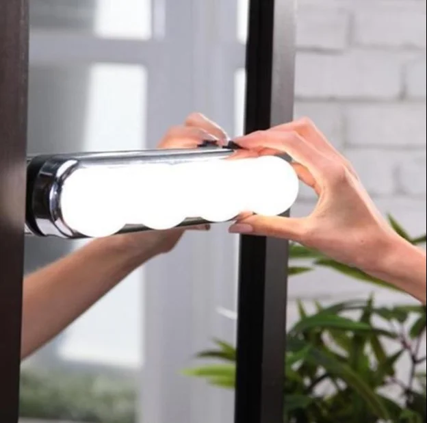 Mycyk Kit Lampu Cermin Rias LED 4 Lampu LED Lampu Rias Dinding untuk Cermin Rias untuk Meja Rias Wajah