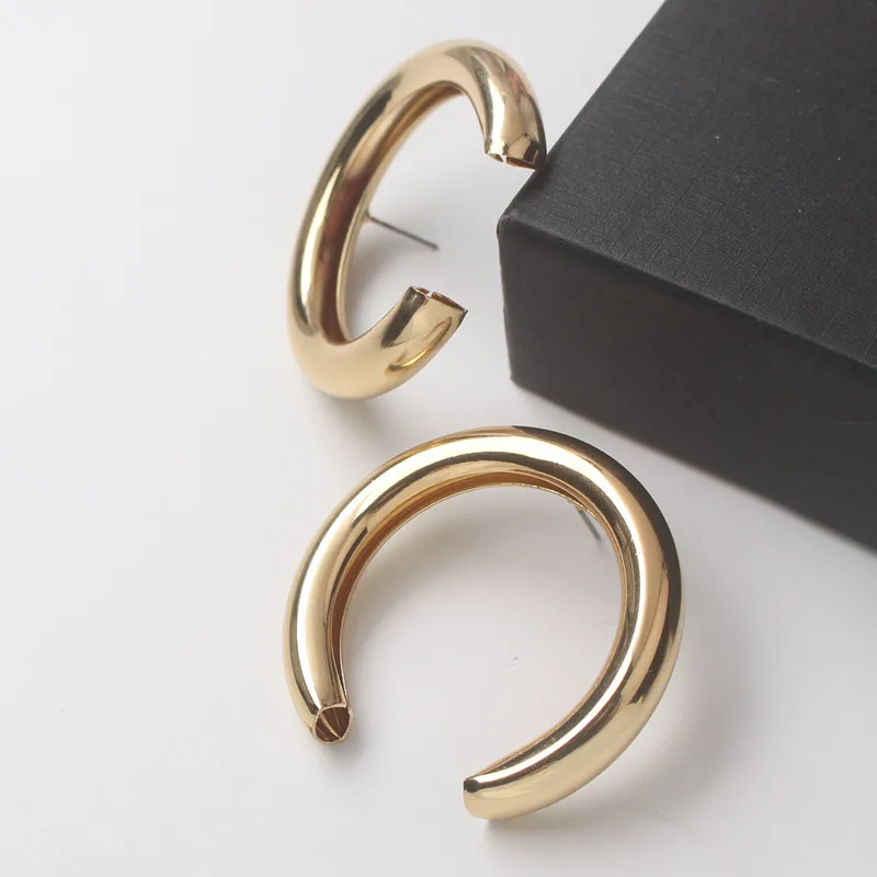 Simple Fashion Metal Geometric Big Round Earrings For Women Hollow Stud Earrings Jewelry Punk Style Party Gift Accessories