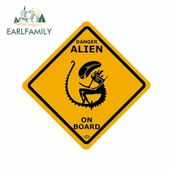 EARLFAMILY 13cm x 12,3 cm für Alien auf Board Vinyl Auto Aufkleber Anime Wasserdichte Dekoration Scratch-proof Auto fahrzeug Aufkleber