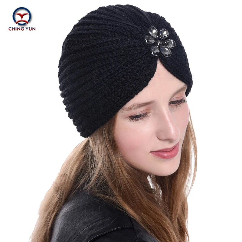 

CHINGYUN 2019New Fashion woman Winter Warm Bohemian style Accessories for high quality flower shape rhinestones Leisure knit hat