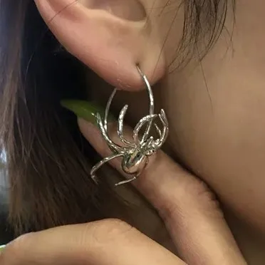 

Harajuku Punk Metal Spider Earrings For Women Femele Alloy Simple Insect Ear Jewelry For Girl Birthday Jewelry Gift 2020 New