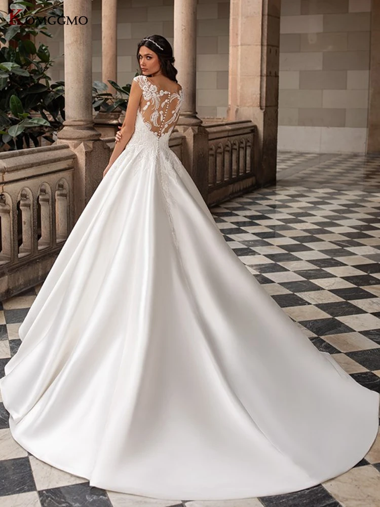 2023 Hot Sale Court Train Cap Sleeve Embroidery Appliques Tulle Bridal Ball Gown High-End O-Neck Button Back Wedding Dress