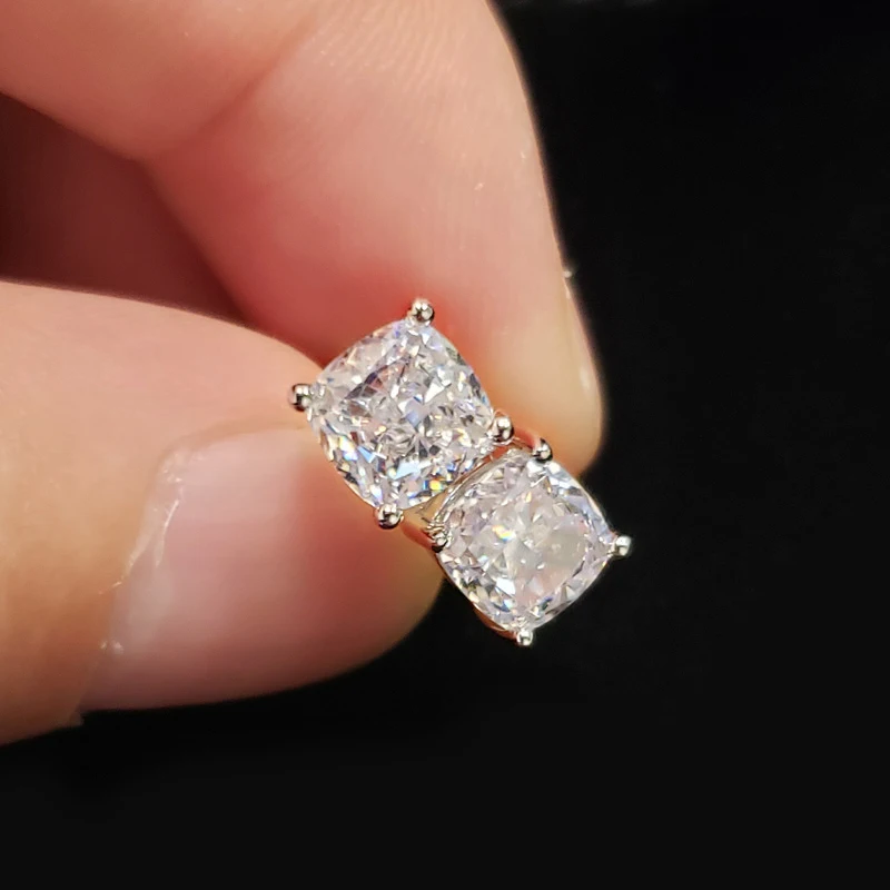 Huitan Luxury Solitaire Cubic Zirconia Stud Earrings AAA White CZ Timeless Styling Women's Earrings Classic Jewelry Wholesale
