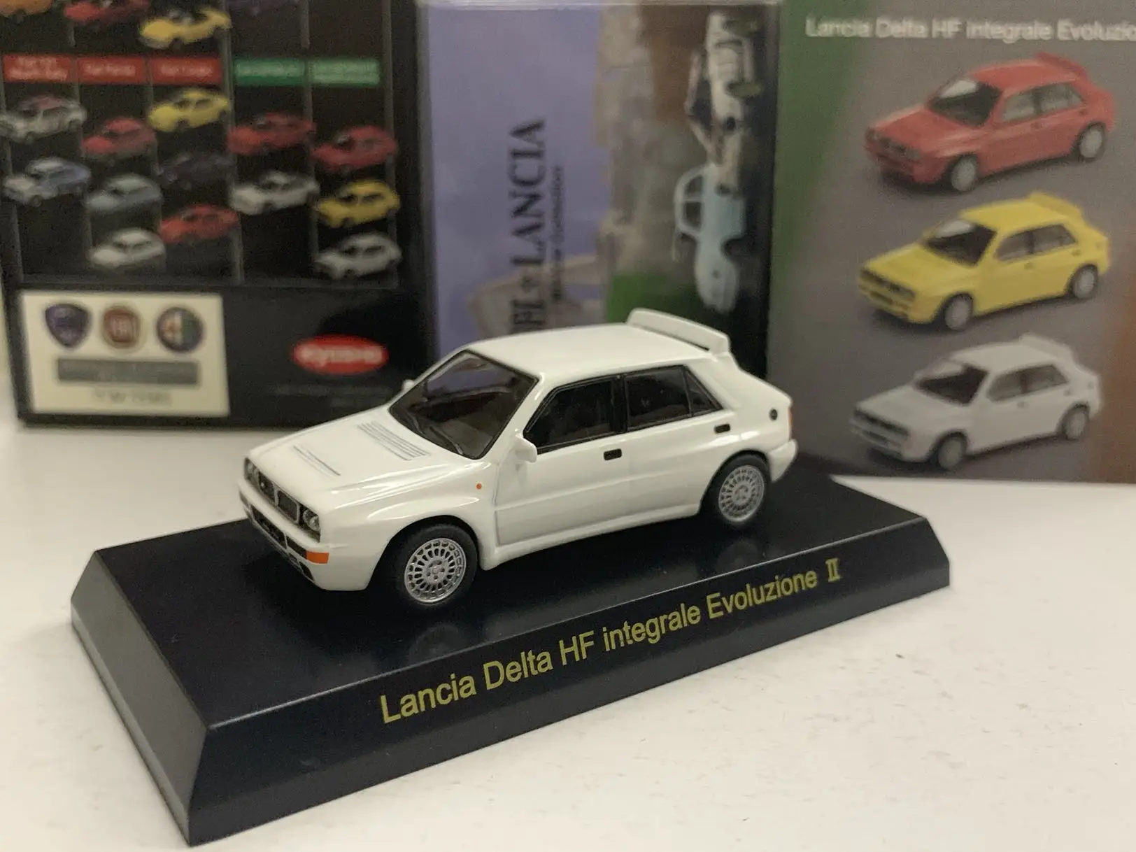 1/64 KYOSHO Lancia Delta HF Integrale White Evo II Collection of die-cast alloy car decoration model toys