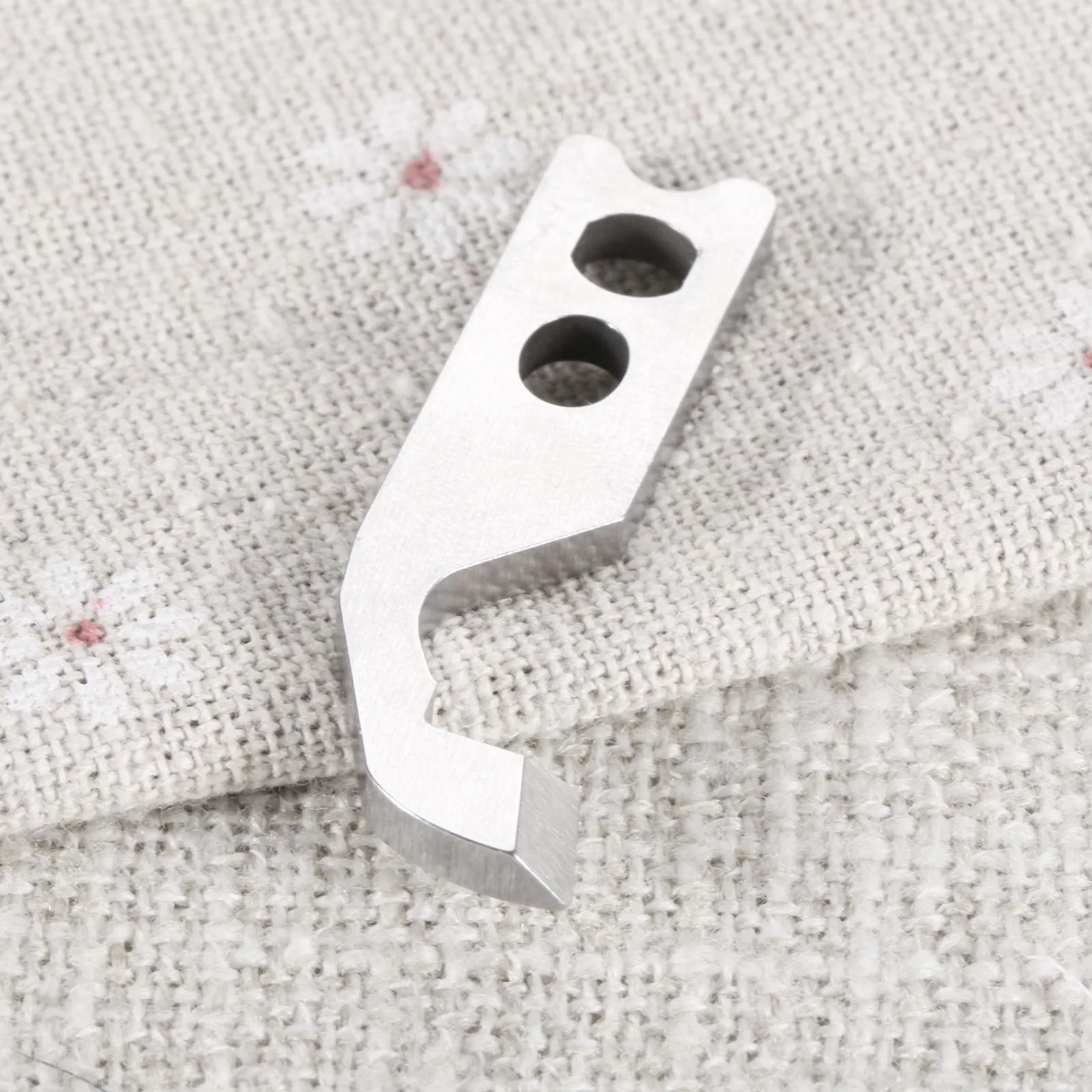 1Pc Steel Overlock Sewing Machine Upper Blade Knife for JANOME NEWHOME SERGER 104D 134D 203 234 234D PFAFF KENMORE 385.1564180