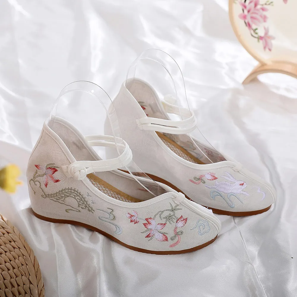 Veowalk Butterfly Embroidered Women 3cm Hidden Platform Shoes Jacquard Old Beijing Shoes for Elegant Ladies Comfortable