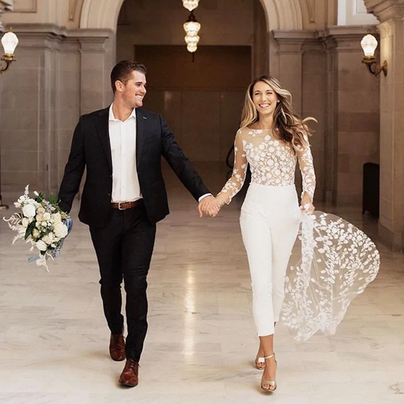 Combinaison de mariage florale en dentelle de campagne avec train, col bijou, manches longues, dos nu, bohème, robe de mariée de plage, robe éducative, 2020