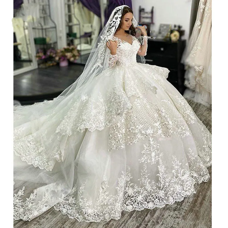 Falda escalonada de manga larga de lujo, vestido de novia con cuello en V, apliques de encaje en la espalda, vestidos de novia árabes de Dubai