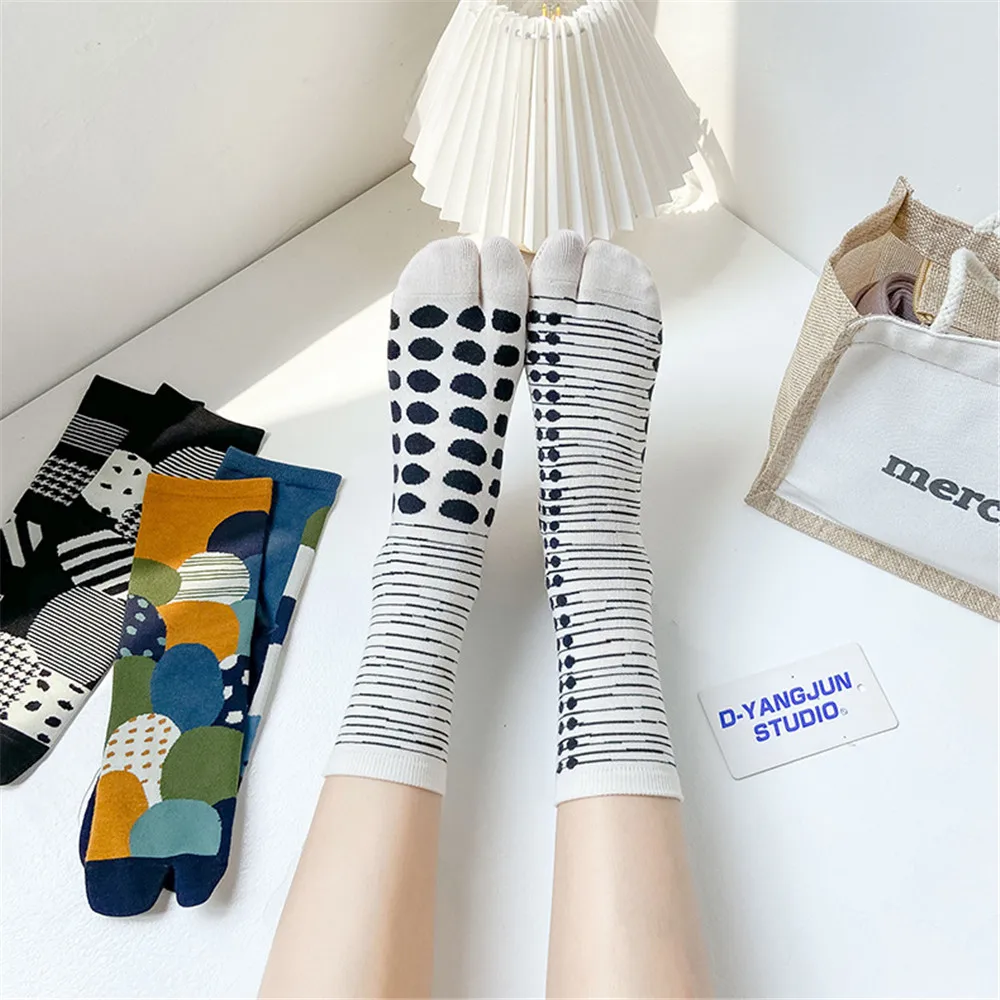 New Two-toed Socks Clacetines Tabi Men\'s Thumb Socks Split-toe Socks Japanese In Tube Cotton Clogs Dots Stripe Socks For Women