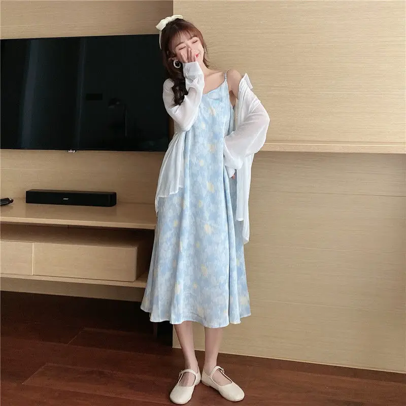 

2021 new Xia Chaoxian broken flower suspender dress women's French gentle wind first love is a small medium and long skirt